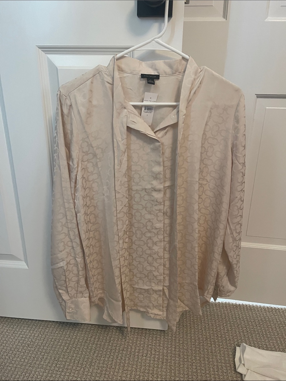 Banana Republic Cream Jacquard Tie-Neck Blouse